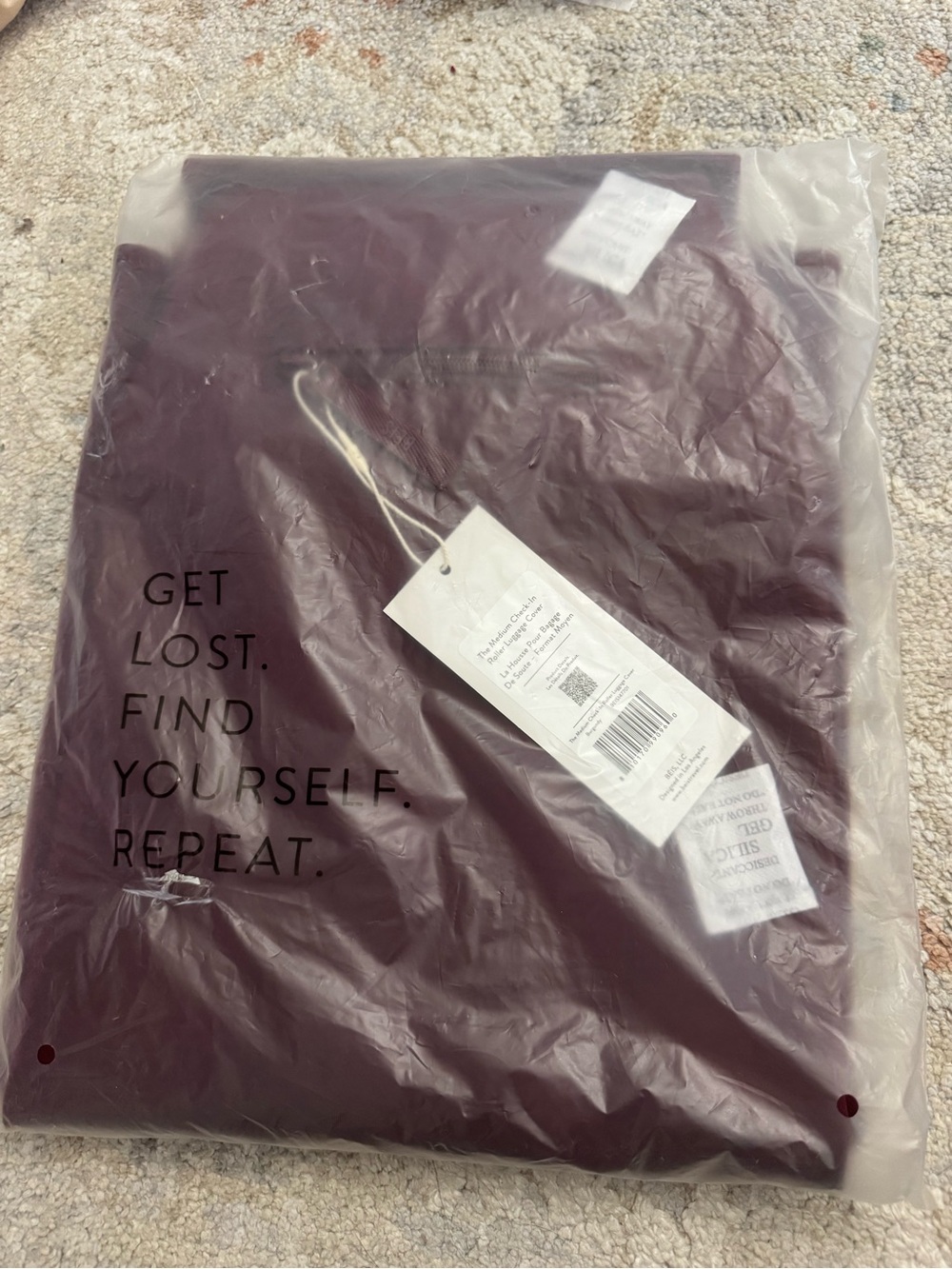 BÉIS The Medium Check-In Roller Luggage Cover in Burgundy - Picture 3 of 8